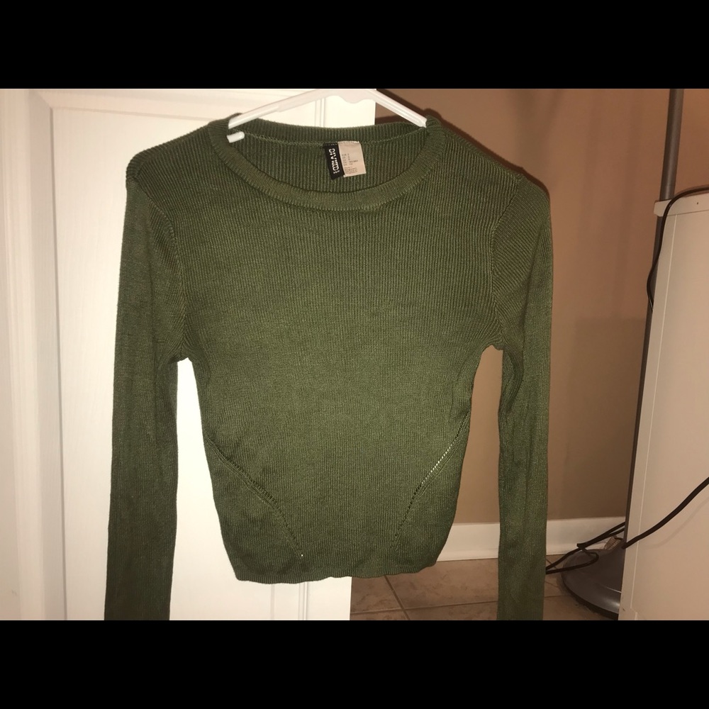Super cute crop top sweater - Picture 2 of 5